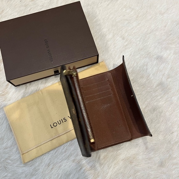 LOUIS VUITTON Monogram Wallet - Picture 13 of 14